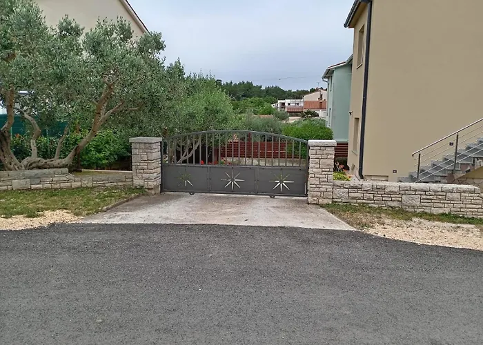 Tomi Διαμέρισμα