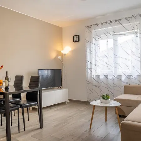 Tomi Apartmán